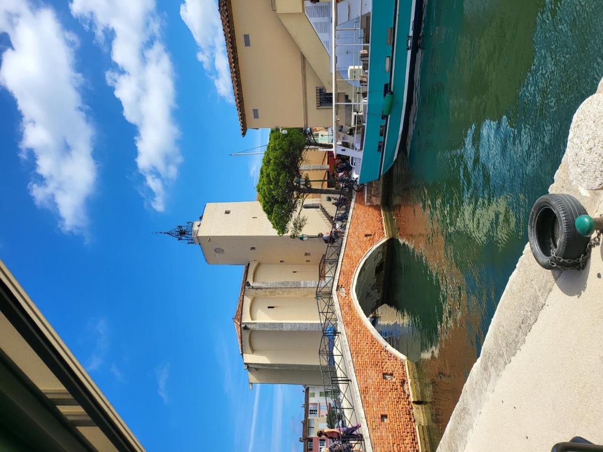 Appartement Centre Port-Grimaud Avec Vue Magnifique Sur La Giscle Esterno foto